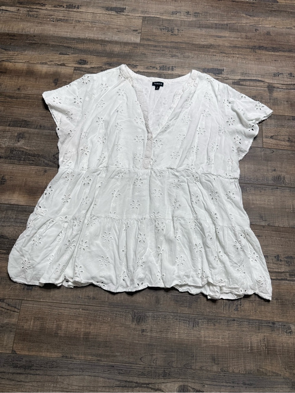 torrid White Eyelet V-Neck Tiered Babydoll Tunic